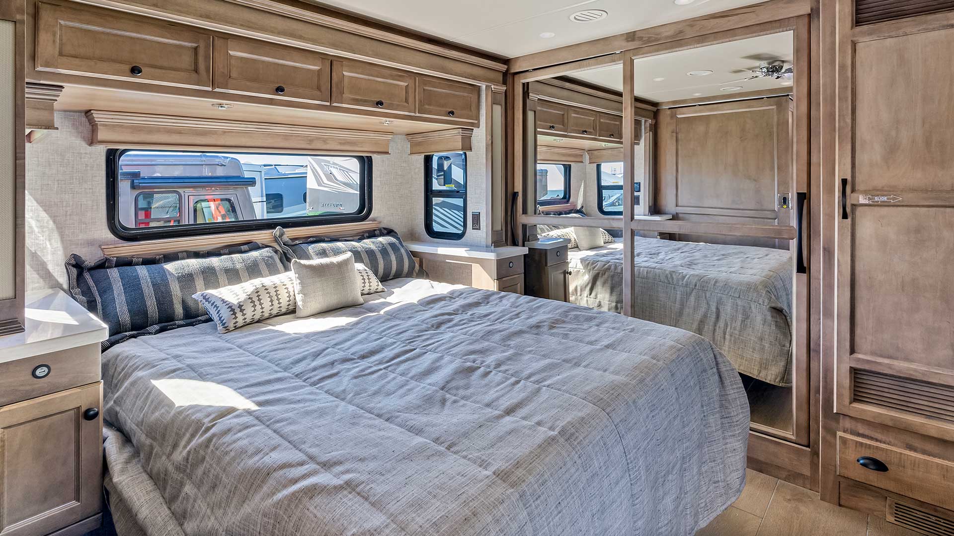 23 Allegro Bay Bed