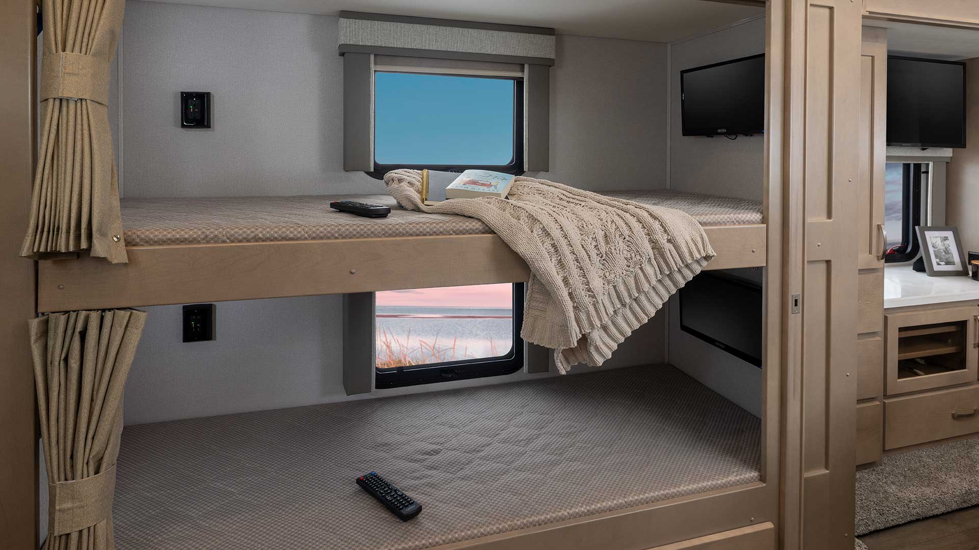 Valencia Bunks