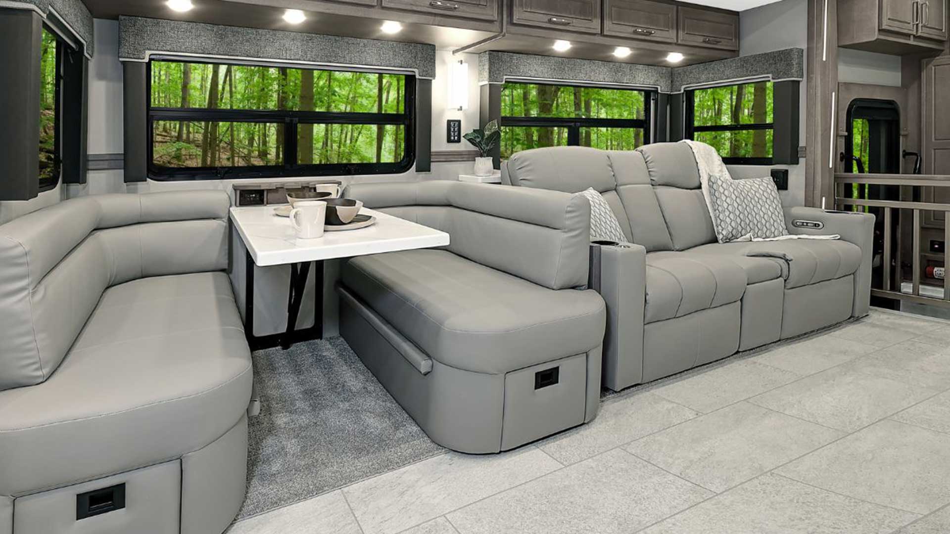 Explorer Dinette