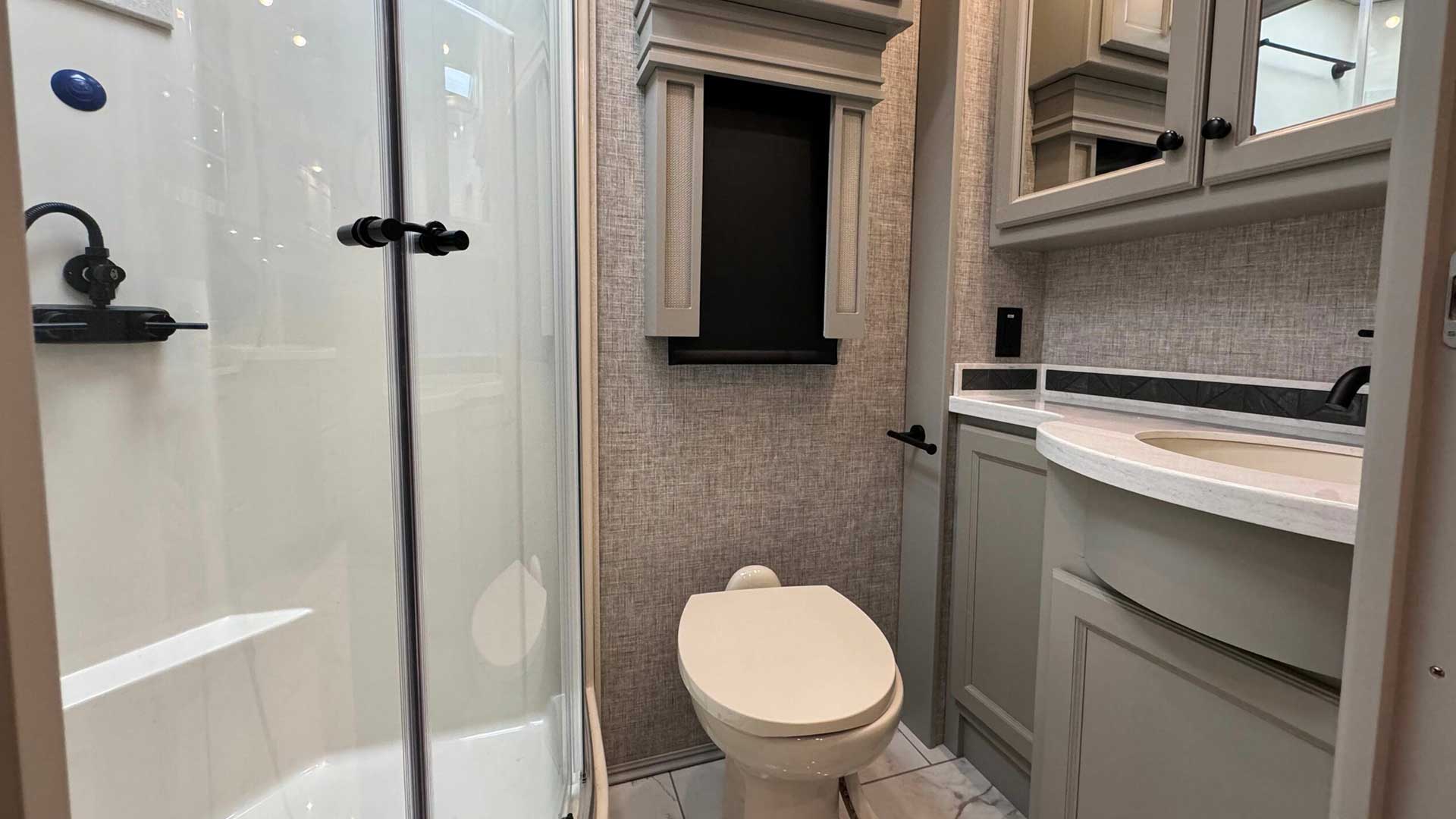 Allegro RED Bath