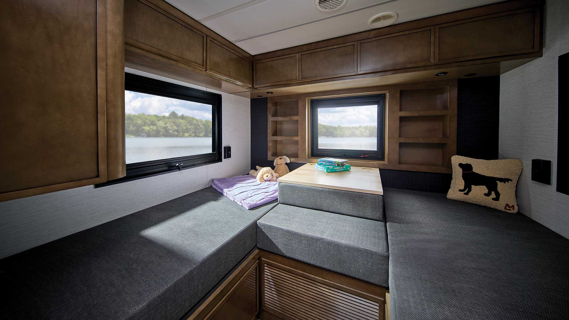 model gallery images 2027 freedom aire bed