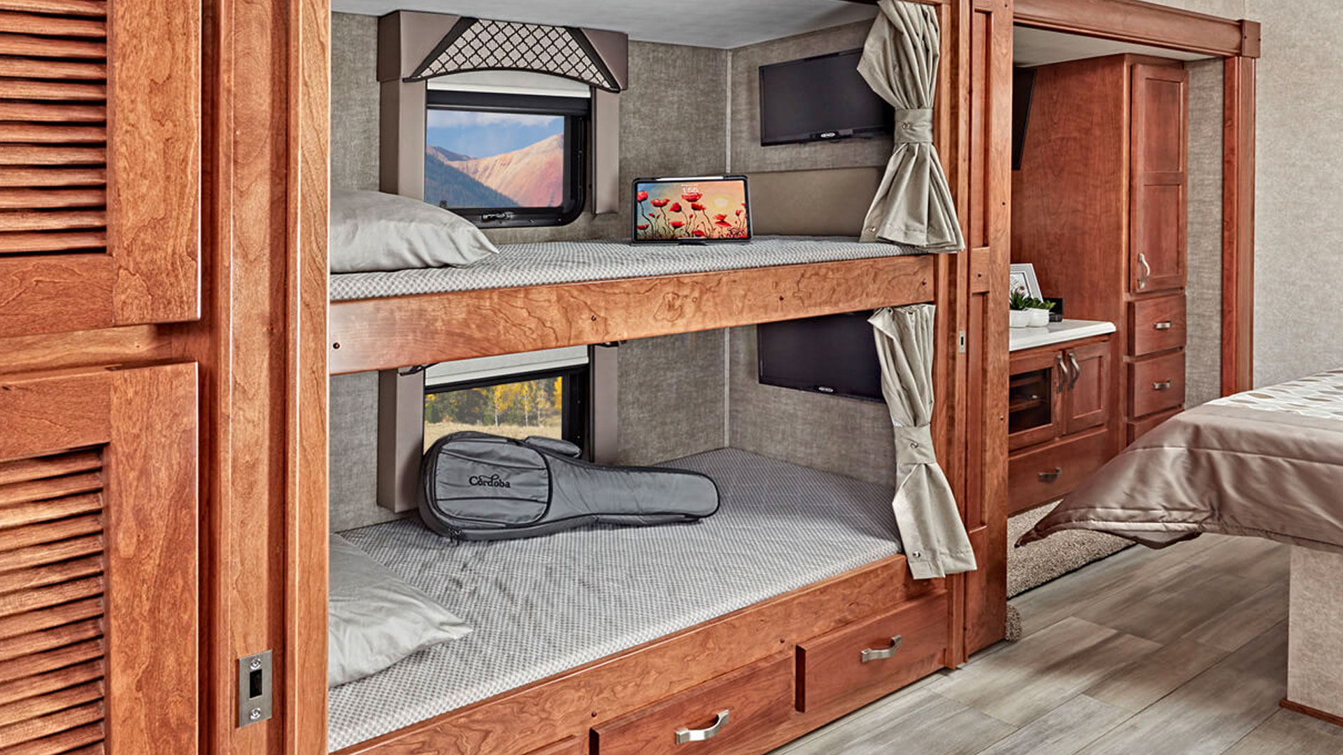 Valencia Bunks